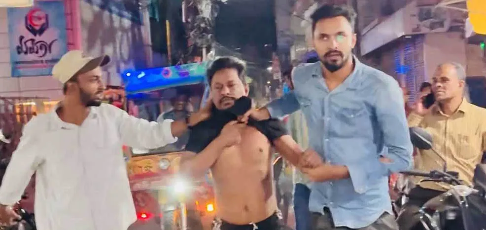 বরিশালে ছাত্রলীগ নেতাকে ধরে পুলিশে দিল ছাত্রদল